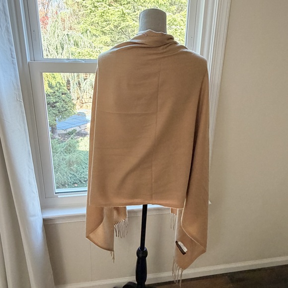 Sky Cashmere Virgin Wool oversized blanket wrap scarf in Tan - Picture 3 of 5